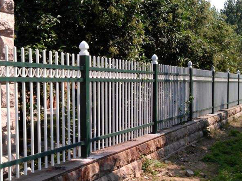 4小区围墙护栏-锌钢护栏.jpg