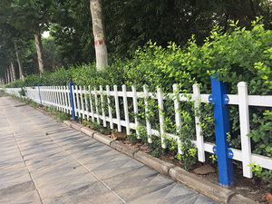 锌钢立柱+PVC栅栏草坪护栏4